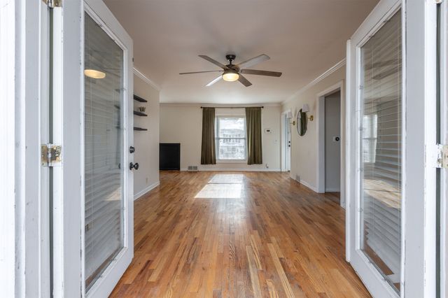 6811 Maryland Drive, Urbandale, IA 50322