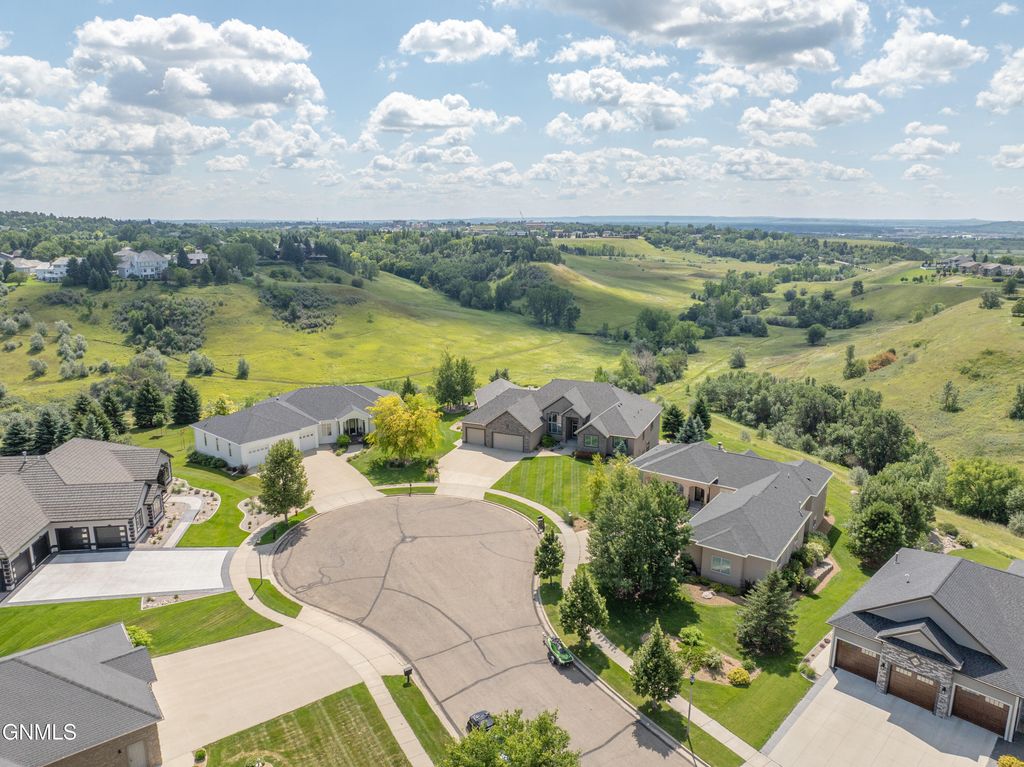 2507 Powder Ridge Circle, Bismarck, ND 58503 photo 123