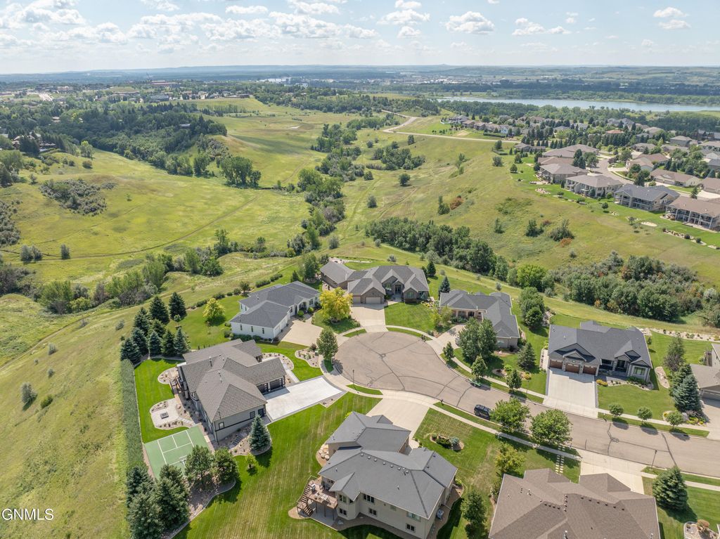 2507 Powder Ridge Circle, Bismarck, ND 58503 photo 127