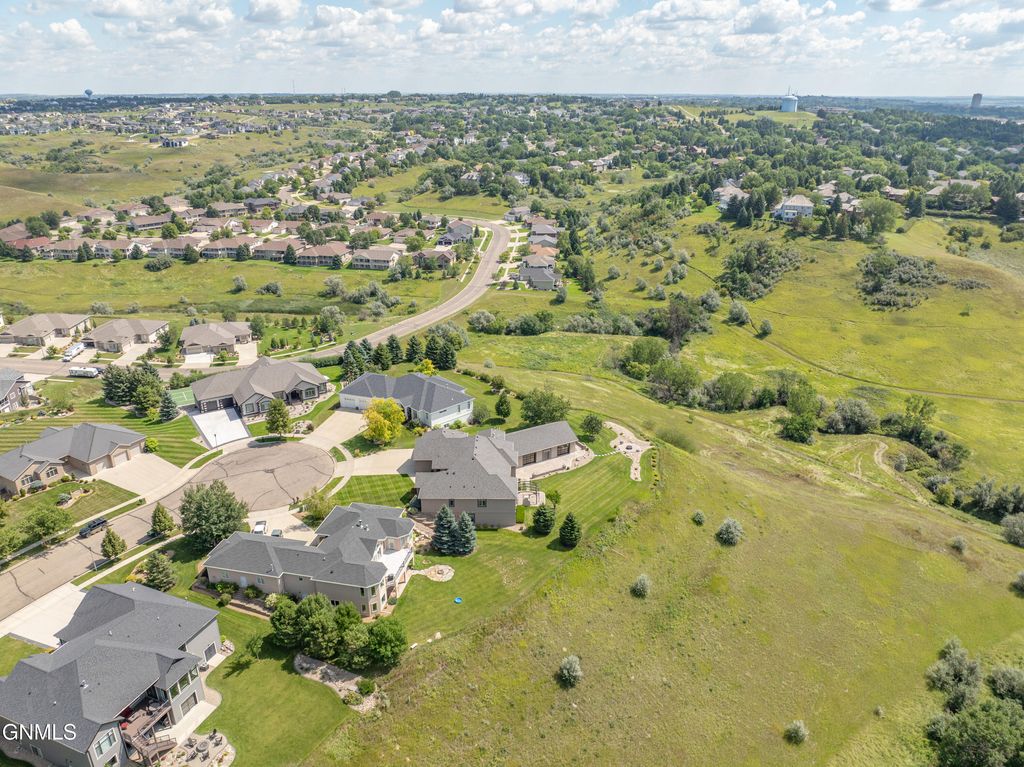 2507 Powder Ridge Circle, Bismarck, ND 58503 photo 129