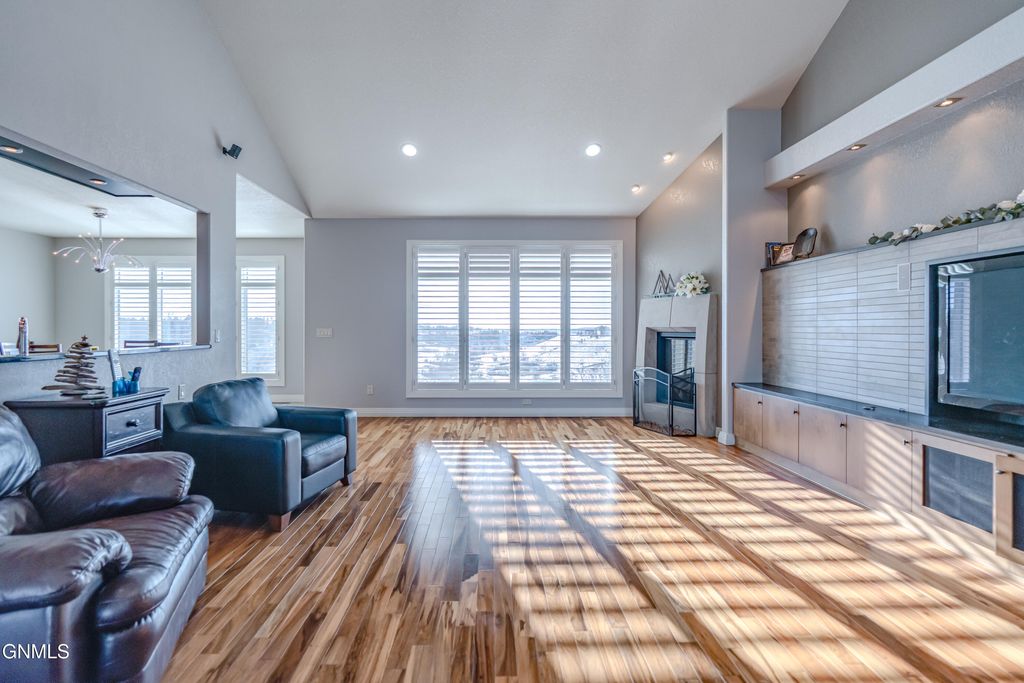 2507 Powder Ridge Circle, Bismarck, ND 58503 photo 13