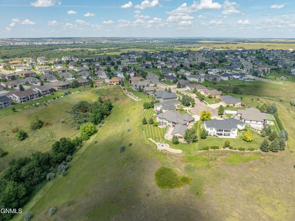 2507 Powder Ridge Circle, Bismarck, ND 58503 photo 132