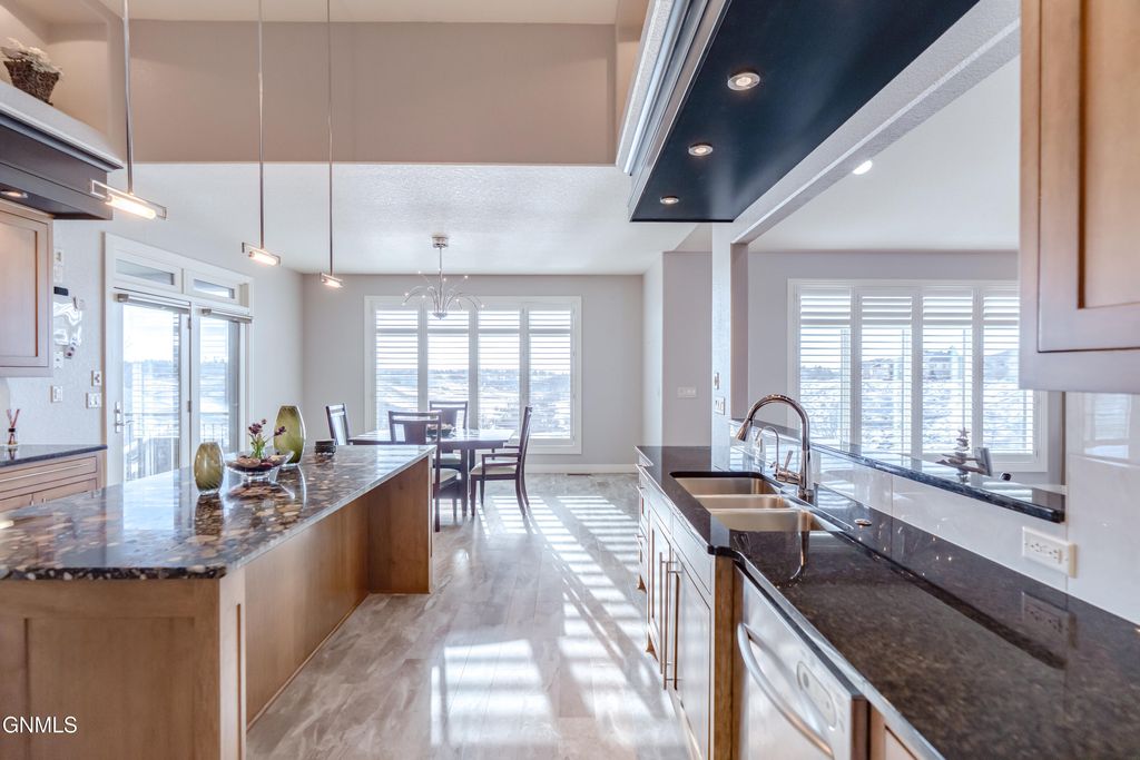 2507 Powder Ridge Circle, Bismarck, ND 58503 photo 29