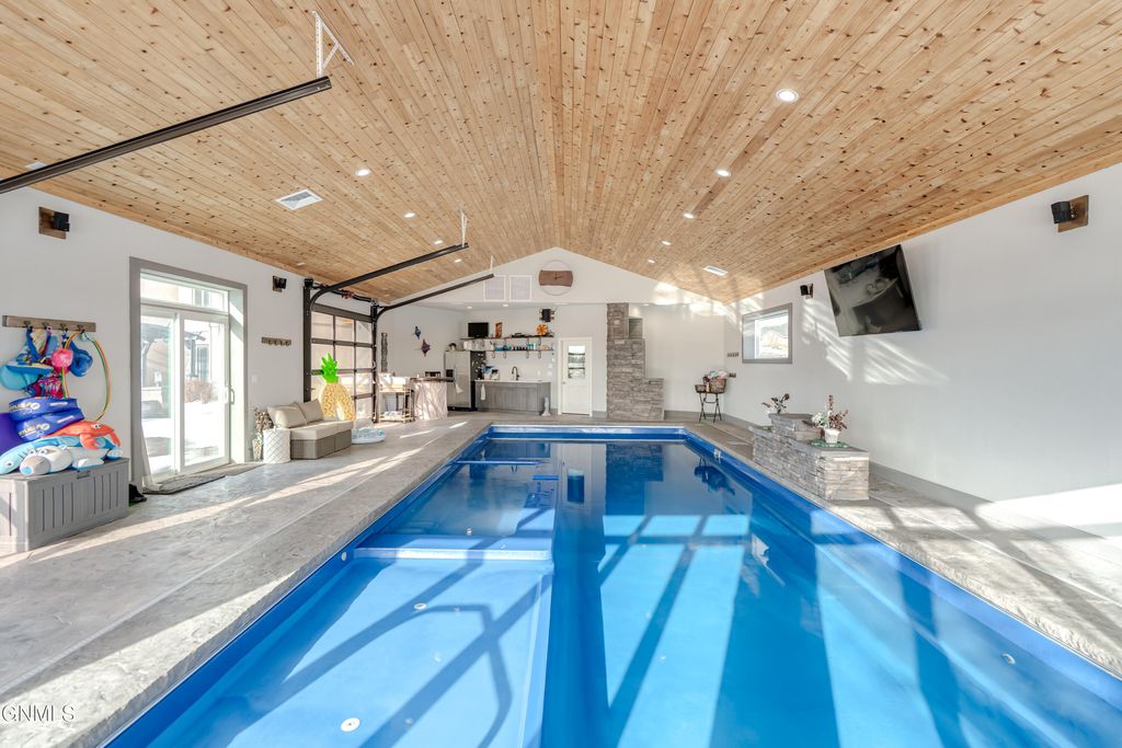 2507 Powder Ridge Circle, Bismarck, ND 58503 photo 3