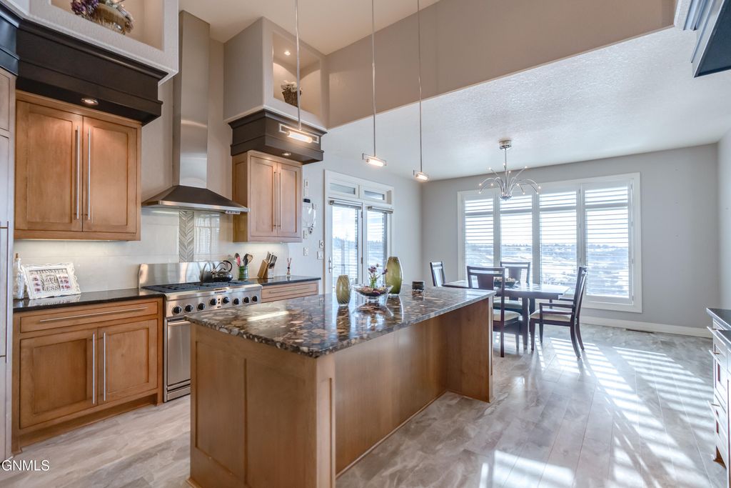 2507 Powder Ridge Circle, Bismarck, ND 58503 photo 30