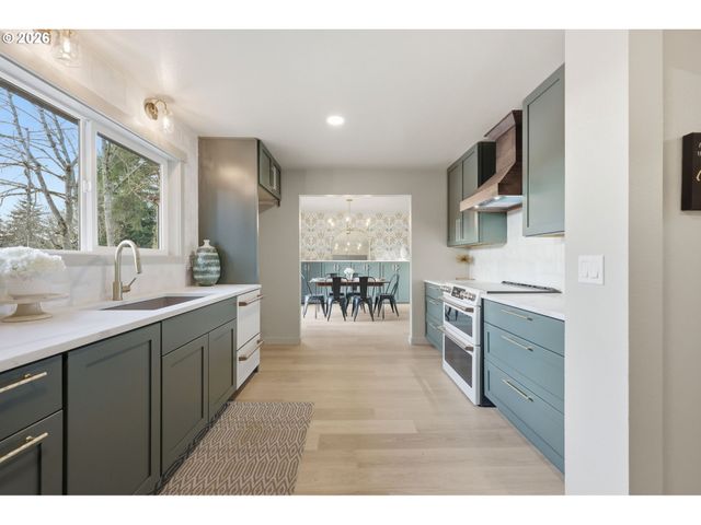 4573 CENTURY Dr, Salem, OR 97302