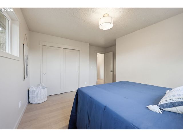 4573 CENTURY Dr, Salem, OR 97302