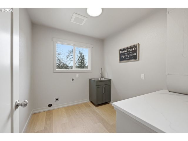 4573 CENTURY Dr, Salem, OR 97302