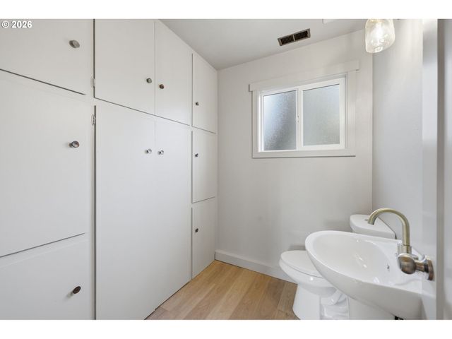 4573 CENTURY Dr, Salem, OR 97302