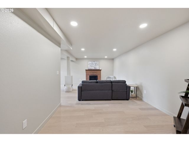 4573 CENTURY Dr, Salem, OR 97302