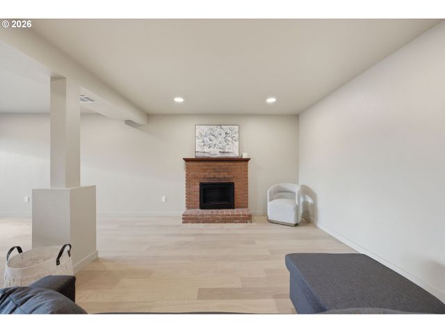 4573 CENTURY Dr, Salem, OR 97302