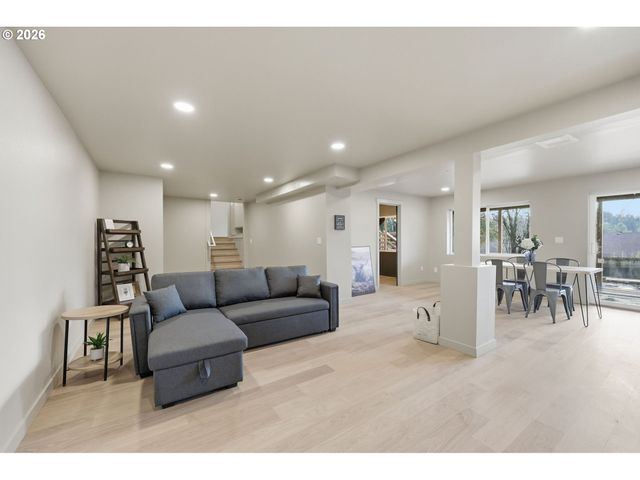 4573 CENTURY Dr, Salem, OR 97302