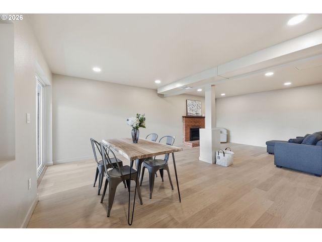 4573 CENTURY Dr, Salem, OR 97302