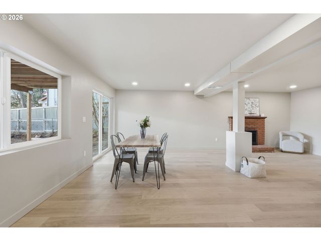 4573 CENTURY Dr, Salem, OR 97302