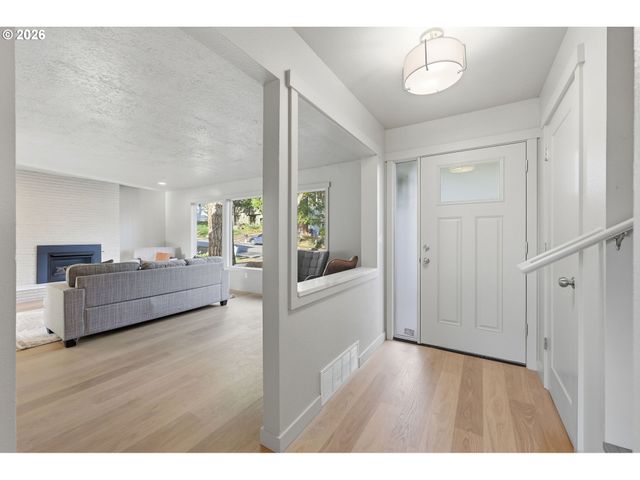 4573 CENTURY Dr, Salem, OR 97302