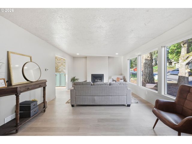 4573 CENTURY Dr, Salem, OR 97302