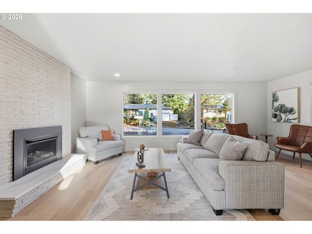 4573 CENTURY Dr, Salem, OR 97302