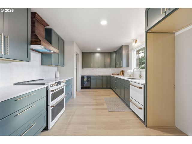 4573 CENTURY Dr, Salem, OR 97302