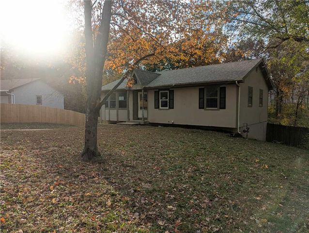228 SE 101st Road E, Warrensburg, MO 64093