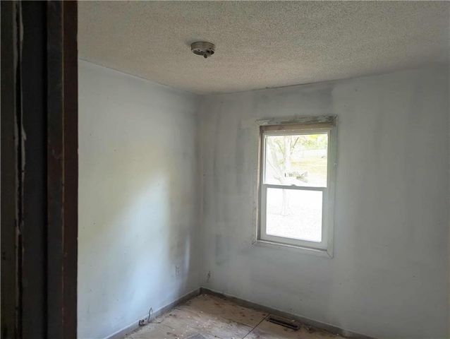 228 SE 101st Road E, Warrensburg, MO 64093