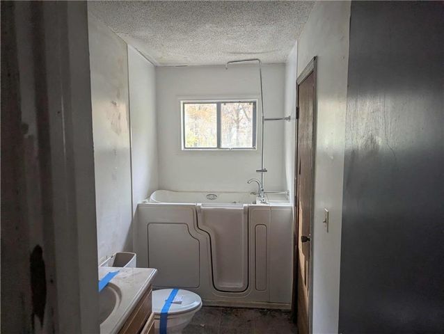 228 SE 101st Road E, Warrensburg, MO 64093