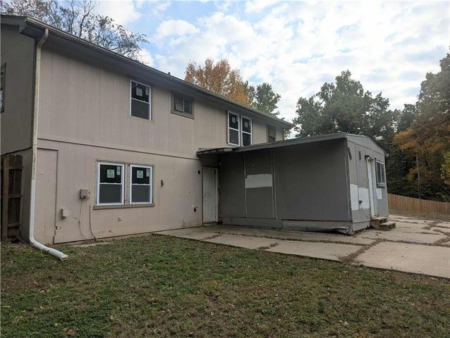 228 SE 101st Road E, Warrensburg, MO 64093