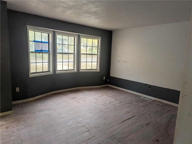 228 SE 101st Road E, Warrensburg, MO 64093