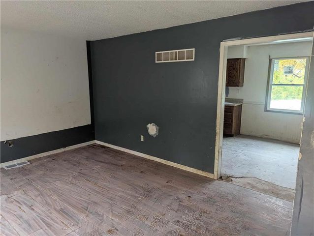 228 SE 101st Road E, Warrensburg, MO 64093