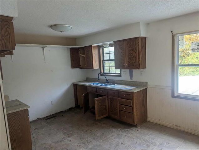 228 SE 101st Road E, Warrensburg, MO 64093