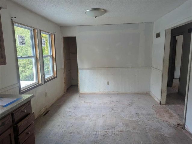 228 SE 101st Road E, Warrensburg, MO 64093