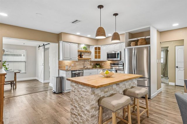 9725 48TH PLACE N, St Petersburg, FL 33708