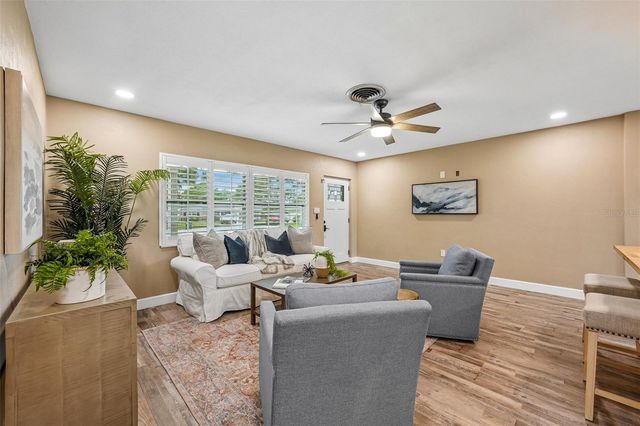 9725 48TH PLACE N, St Petersburg, FL 33708