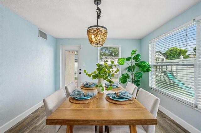 9725 48TH PLACE N, St Petersburg, FL 33708