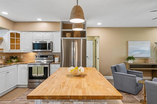 9725 48TH PLACE N, St Petersburg, FL 33708