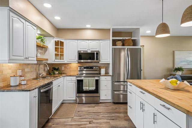 9725 48TH PLACE N, St Petersburg, FL 33708