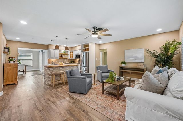 9725 48TH PLACE N, St Petersburg, FL 33708