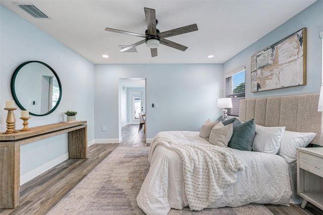 9725 48TH PLACE N, St Petersburg, FL 33708