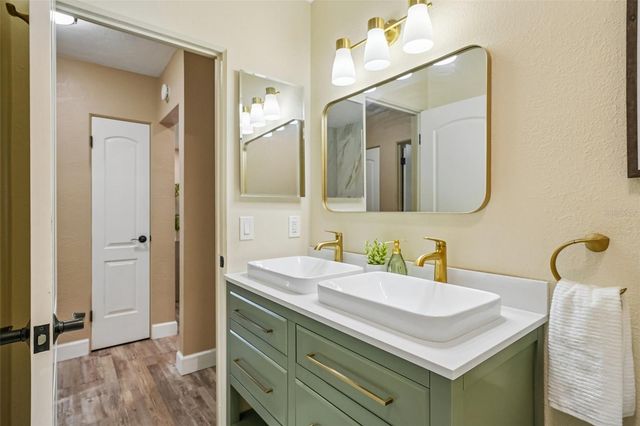 9725 48TH PLACE N, St Petersburg, FL 33708