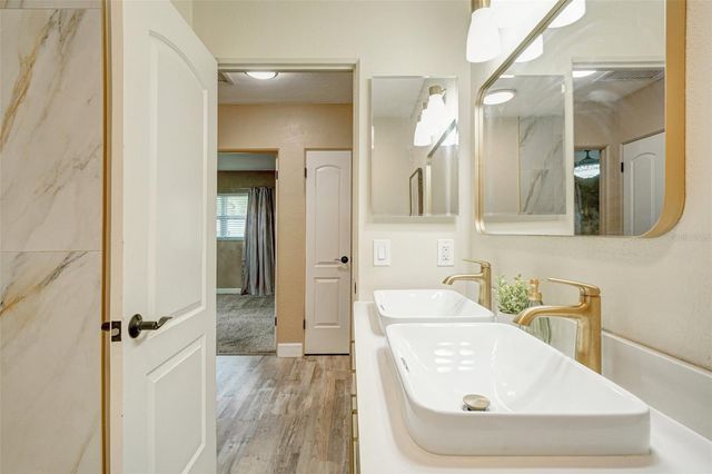 9725 48TH PLACE N, St Petersburg, FL 33708