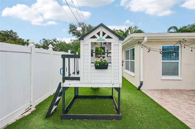 9725 48TH PLACE N, St Petersburg, FL 33708