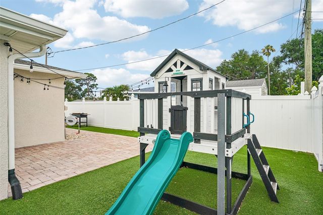 9725 48TH PLACE N, St Petersburg, FL 33708