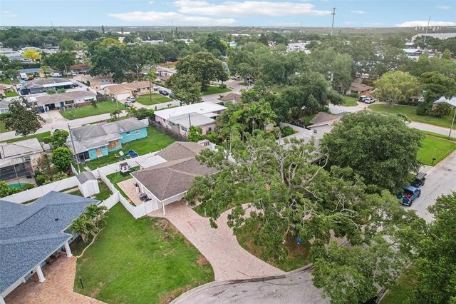 9725 48TH PLACE N, St Petersburg, FL 33708