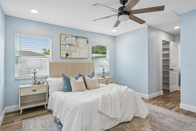 9725 48TH PLACE N, St Petersburg, FL 33708