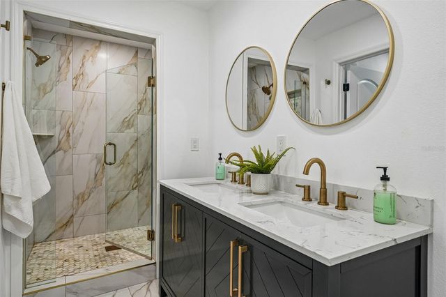 9725 48TH PLACE N, St Petersburg, FL 33708
