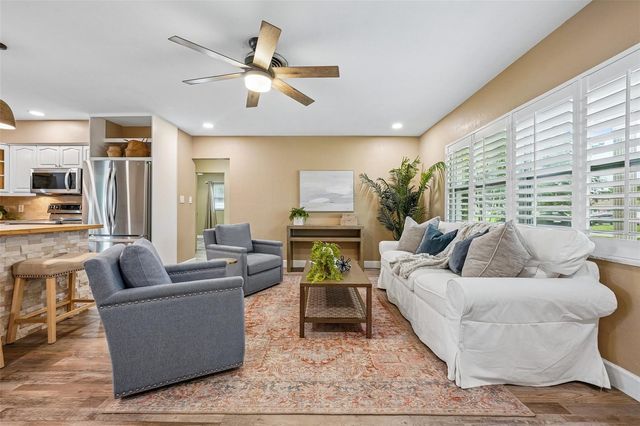 9725 48TH PLACE N, St Petersburg, FL 33708
