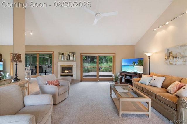 1129 S Lake Valley Drive, Fenton, MI 48430