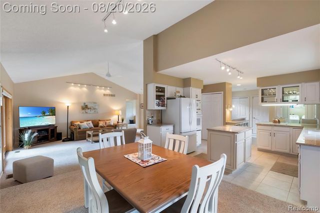 1129 S Lake Valley Drive, Fenton, MI 48430