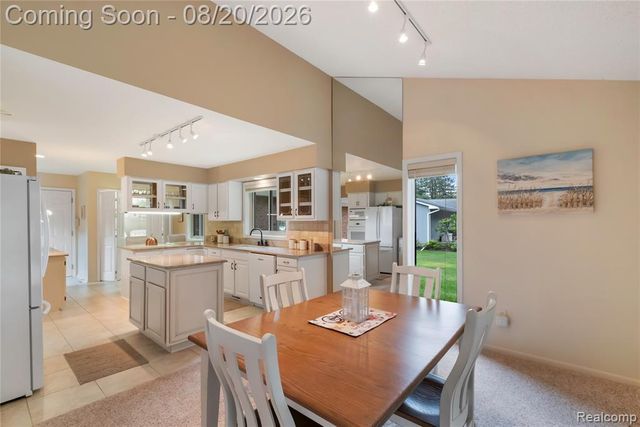1129 S Lake Valley Drive, Fenton, MI 48430