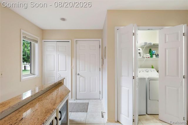1129 S Lake Valley Drive, Fenton, MI 48430