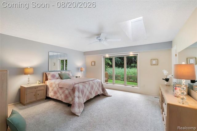 1129 S Lake Valley Drive, Fenton, MI 48430